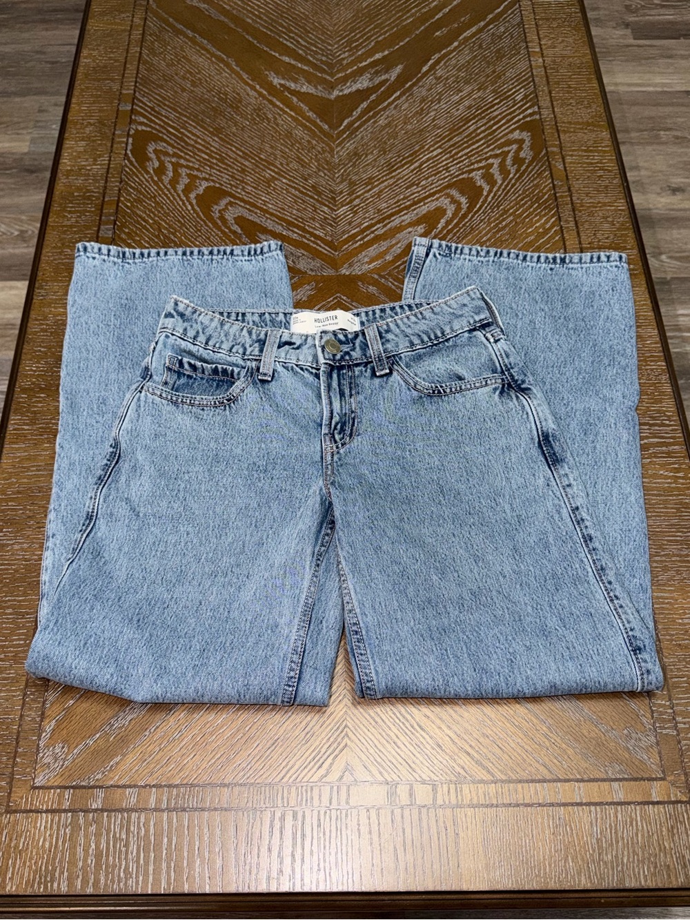 HOLLISTER Low-Rise Baggy Jeans
